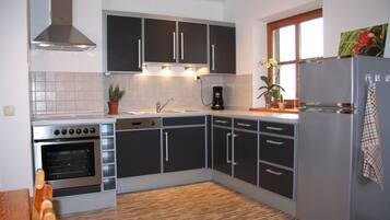 Kühlschrank, Ofen, Herdplatte, Geschirrspüler