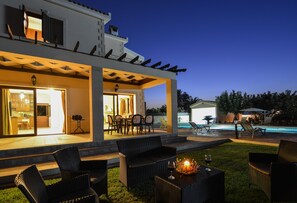 Terrace/patio - Brand New Villa with Private Pool and Panoramic Mountains and Sea Views (Paphos)