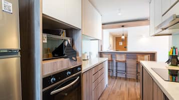 Appartement Standard | Cuisine privée | Grand réfrigérateur, micro-ondes, four, plaque de cuisson