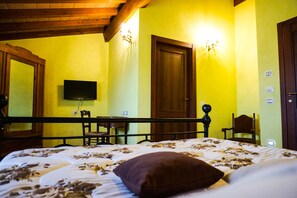 Quadruple Room, Tower | Minibar, blackout curtains, soundproofing, rollaway beds - La Tenuta del Campo di Sopra (Patrica)