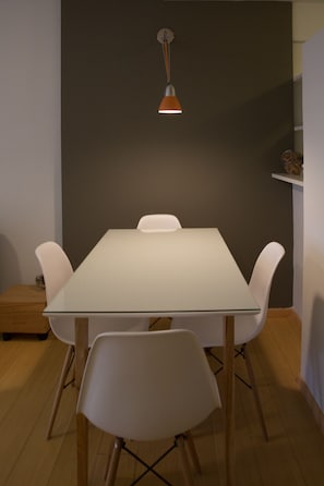 Apartamento superior, 1 cama de matrimonio con sofá cama, no fumadores | Servicio de comidas en la habitación