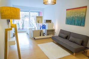 Apartamento superior, 1 cama de matrimonio con sofá cama, no fumadores | Zona de estar | Una televisión de pantalla plana