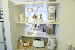 Apartamento superior, 1 cama de matrimonio con sofá cama, no fumadores | Cocina privada | Frigorífico, microondas, placa de cocina y hervidor eléctrico