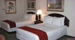 Habitación básica doble | 1 dormitorio, escritorio, wifi gratis y ropa de cama