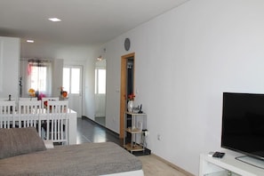 Family Apartment, Multiple Beds, Non Smoking, Sea View | Living area | Flat-screen TV - Malo Misto Apartments (Dugi Rat)