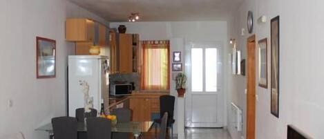 Family Apartment, Multiple Beds, Non Smoking, Sea View | Private kitchen | Fridge, microwave, oven, stovetop