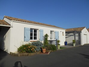 Exterior - Studio all comforts, upgraded to 2 stars in 2024 pets welcome wifi (L'Aiguillon-sur-Vie)