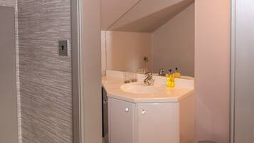 Superior Double Room, 1 King Bed, Mountain View | Bathroom | Shower, hair dryer, towels, soap