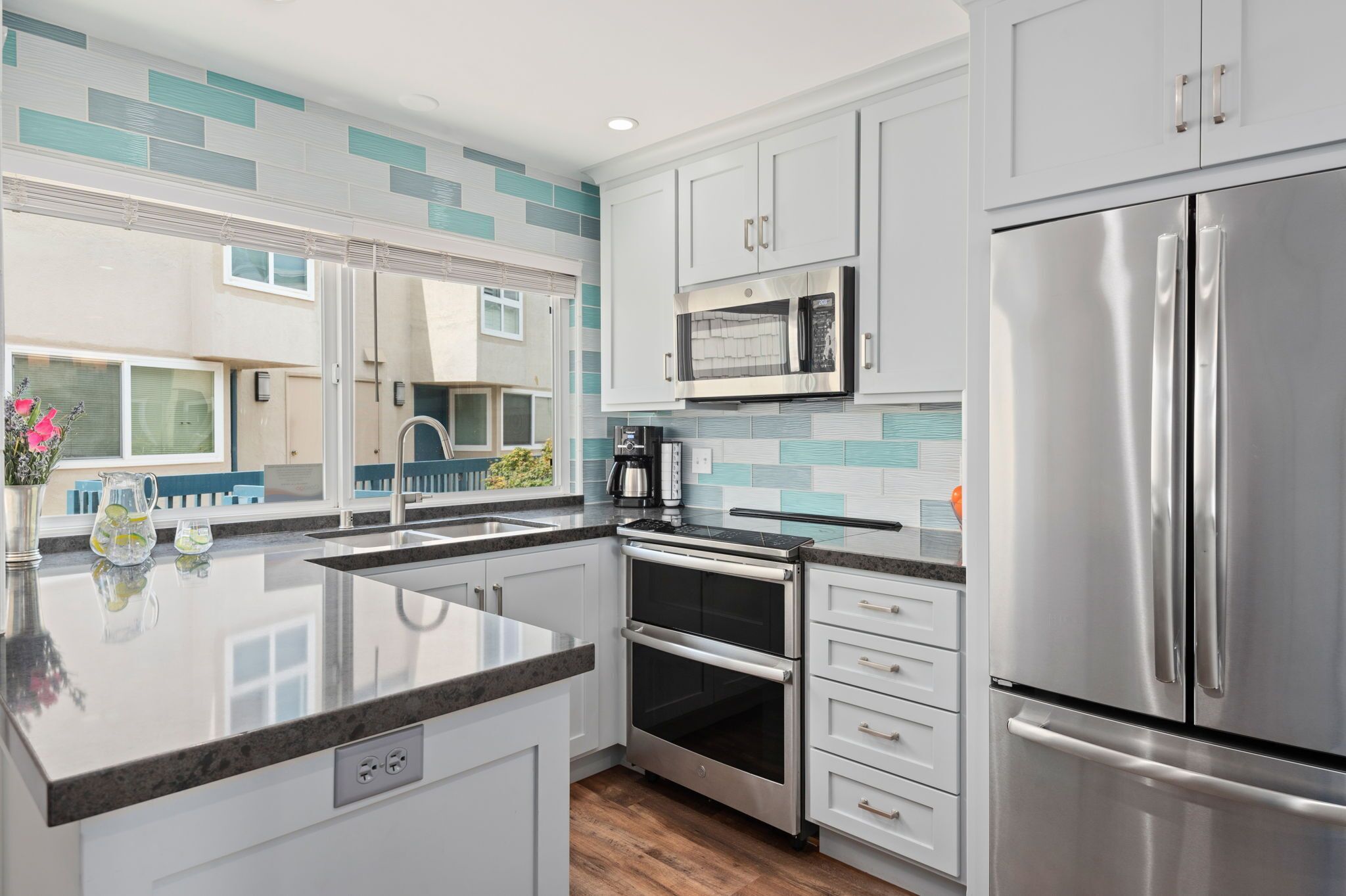 Refrigerador, microondas, horno, placa de cocina