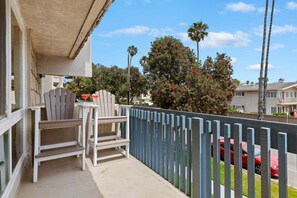 Property grounds - Beach Retreat Condo with a Heated Pool & Hot Tub! (Carpinteria)