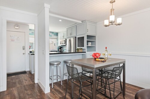 Beach Retreat Condo with a Heated Pool & Hot Tub!