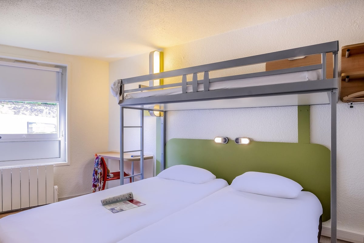 Triple Room, 3 Twin Beds | Desk, soundproofing, free WiFi, bed sheets