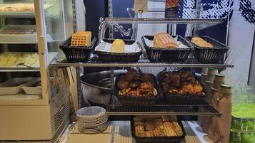 Café da manhã com buffet diário (EUR 9 por pessoa)