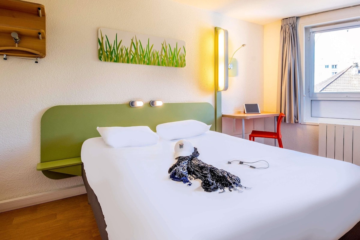 Double Room | Desk, soundproofing, free WiFi, bed sheets