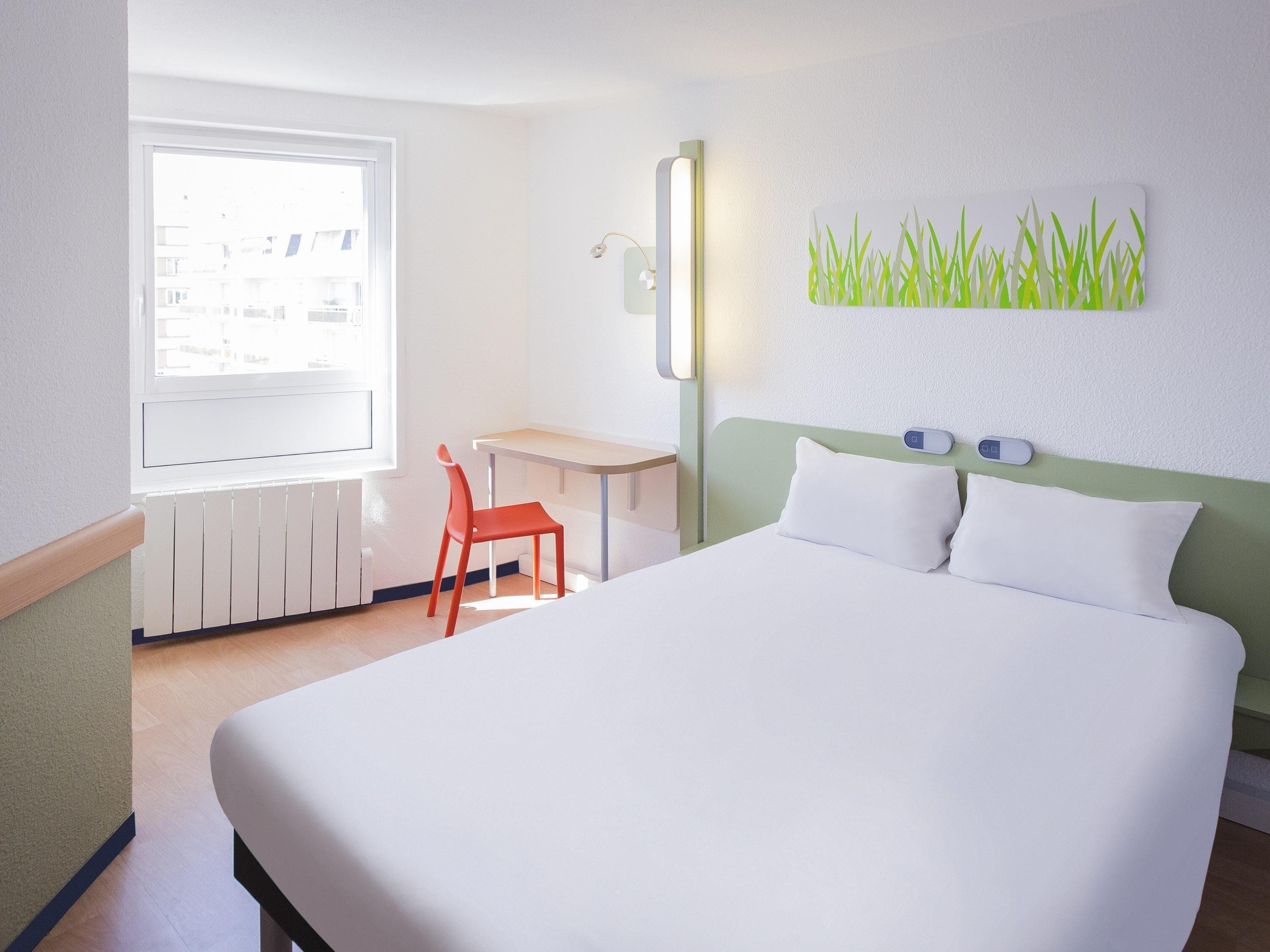 Twin Room, 2 Twin Beds | Desk, soundproofing, free WiFi, bed sheets