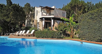 Porto Cervo center - Whole House - private pool with salt