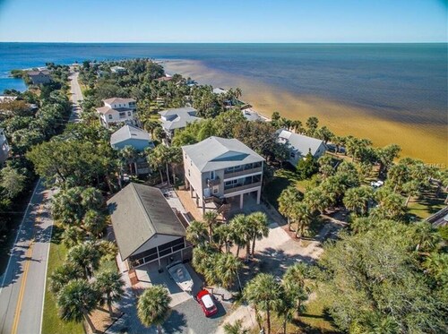 Pine island - Weeki Wachee Ocean View Home- Walk to Beach on secluded island