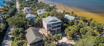 Pine island - Weeki Wachee Ocean View Home- Walk to Beach on secluded island