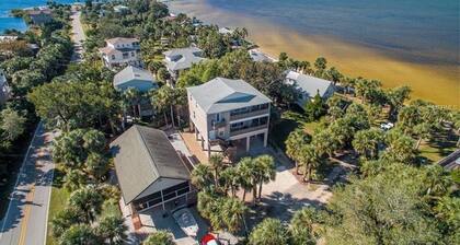 Pine island - Weeki Wachee Ocean View Home- Walk to Beach on secluded island