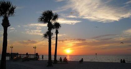 Pine island - Weeki Wachee Ocean View Home- Walk to Beach on secluded island