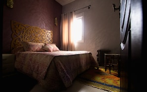 Family Apartment, 2 Bedrooms, Smoking, Garden View | 2 bedrooms, individually decorated, desk, blackout drapes - Fesity (Ain Chkef)