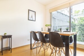 Superior Apartment, Multiple Beds, Non Smoking | In-room dining
