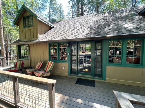  " Lake Privilege" Walk to town, Original Twain Harte Cabin updated, Sleeps 6,