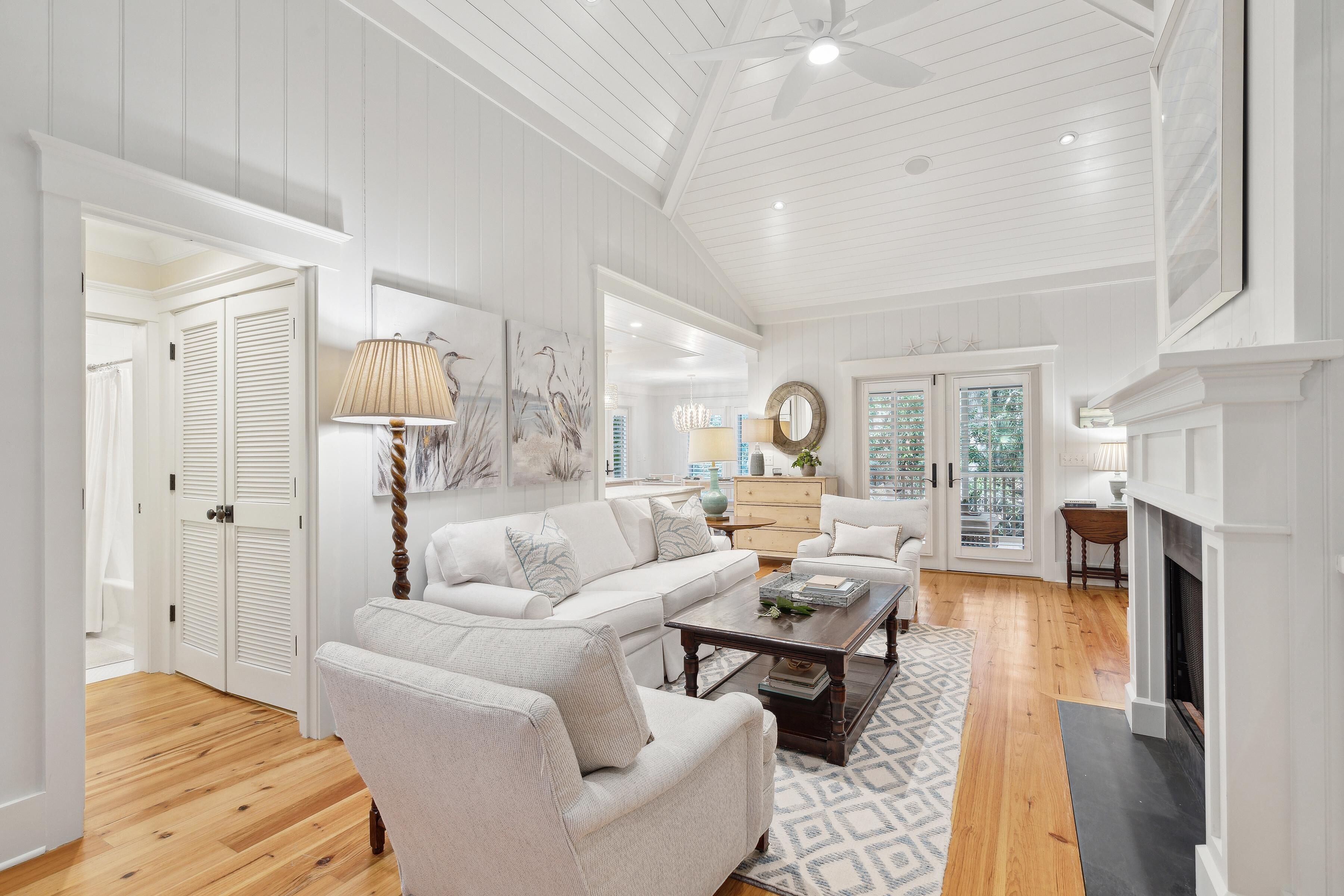 电视、DVD 播放器、书