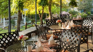 Tempat makan outdoor