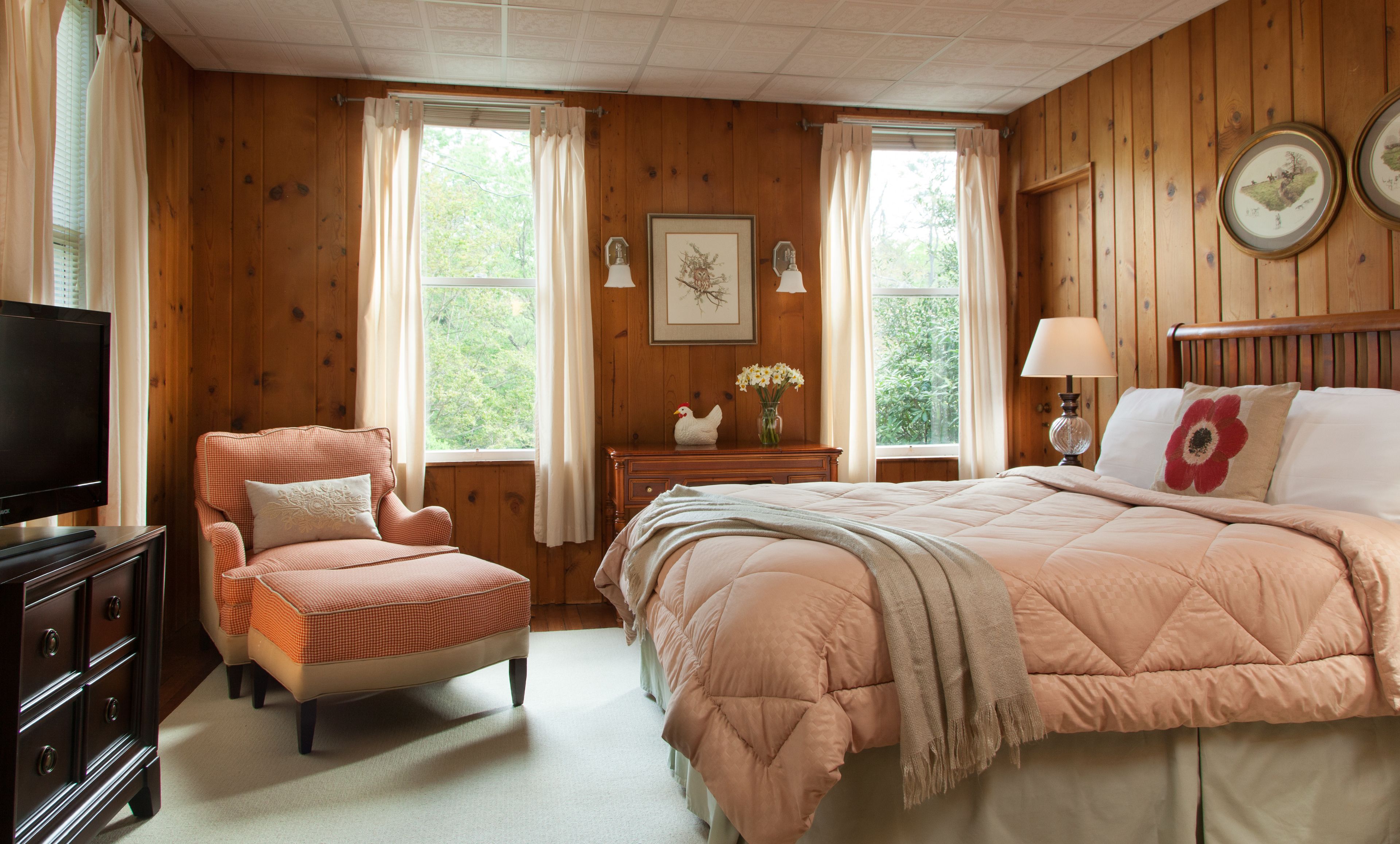 classic room | individually decorated, individually furnished, iron/ironing board