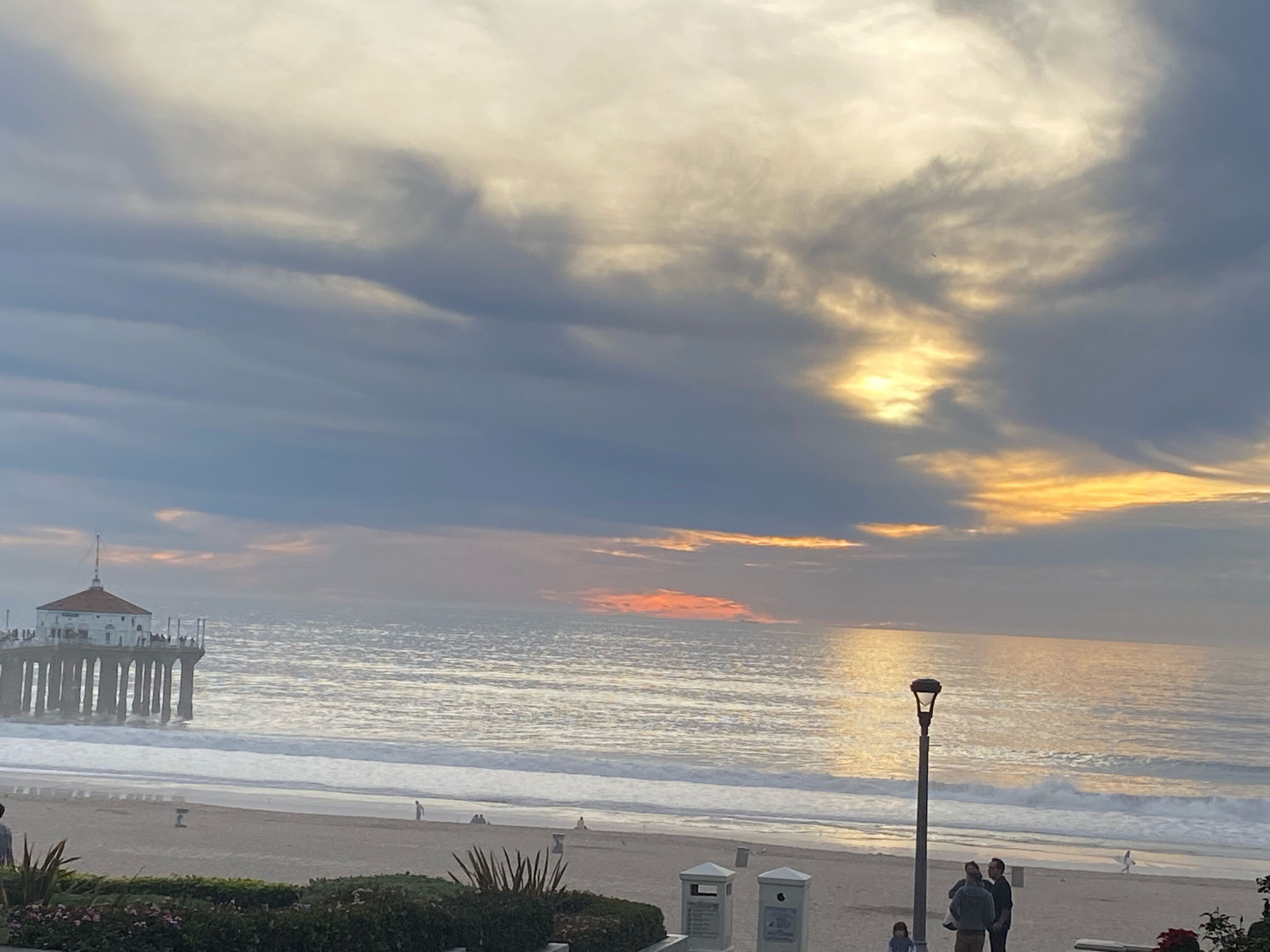  BEACH HOUSE - STEPS TO BEACH - NEAR AEROSPACE - LAX