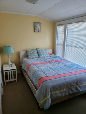 4 bedrooms, iron/ironing board, WiFi