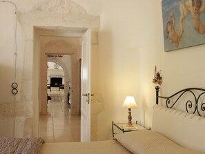 3 bedrooms, iron/ironing board, WiFi, bed sheets - TRULLI WITH PRIVATE POOL "IL TORCHIO" (Martina Franca TA)
