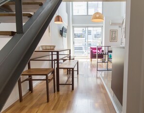 1 habitación, tabla de planchar con plancha, wifi gratis y ropa de cama 