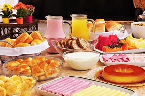 Free daily continental breakfast