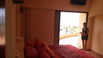 3 chambres, coffres-forts dans les chambres, fer et planche Ă repasser