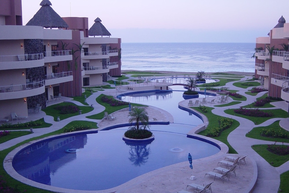 Secure Luxury 3Bd Condo - Coco Beach near Barra de Navidad FREE PARKING