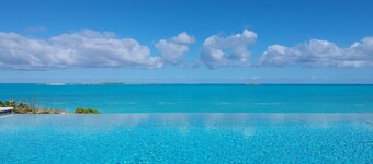 The Salt House - Le cadre de plage parfait avec piscine à débordement et vibrations de l'île
