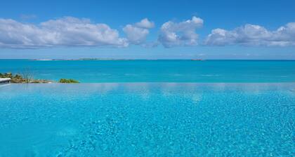 The Salt House - Le cadre de plage parfait avec piscine à débordement et vibrations de l'ßle
