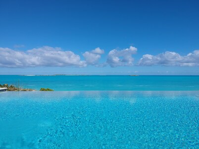 The Salt House - Beachfront Luxury Villa on a Private Beach with Infinity Pool
