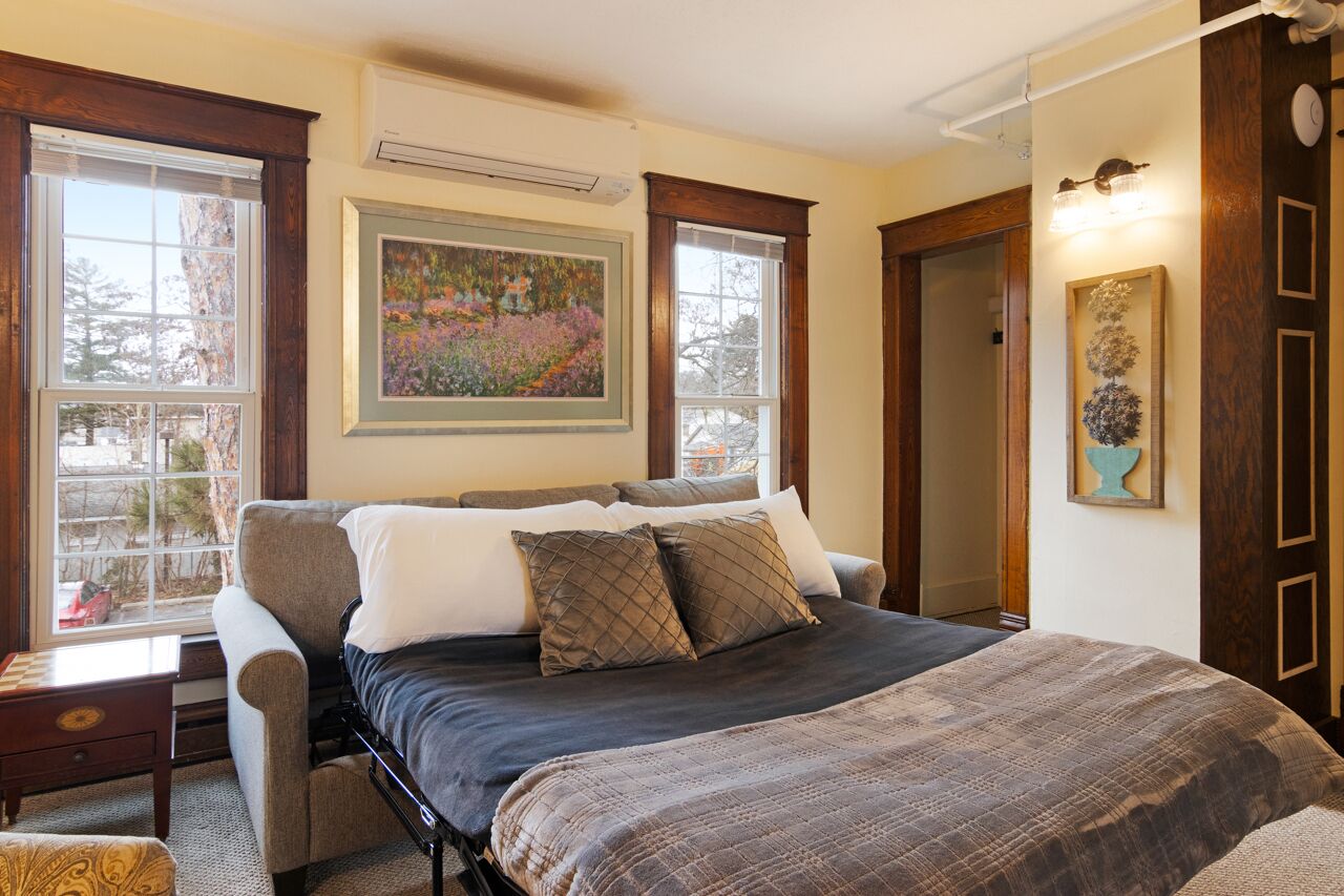 2 bedrooms, iron/ironing board, travel crib, free WiFi