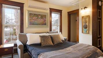 2 bedrooms, iron/ironing board, travel crib, free WiFi