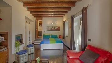 1 chambre, fer et planche Ă  repasser, accĂšs Internet, draps fournis