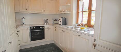 Apartment, 1 Bedroom, Balcony, Mountain View (Chalet Rose) | Private kitchen