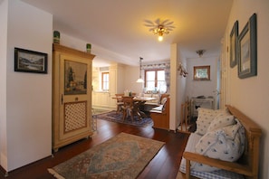 Apartment, 1 Bedroom, Balcony, Mountain View (Chalet Rose) | In-room dining
