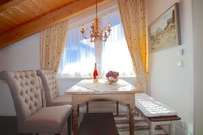 Apartamento, 1 quarto, vista para a montanha (Himmelschlösschen) | Opções para refeição no quarto