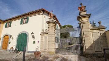 Entrada al alojamiento