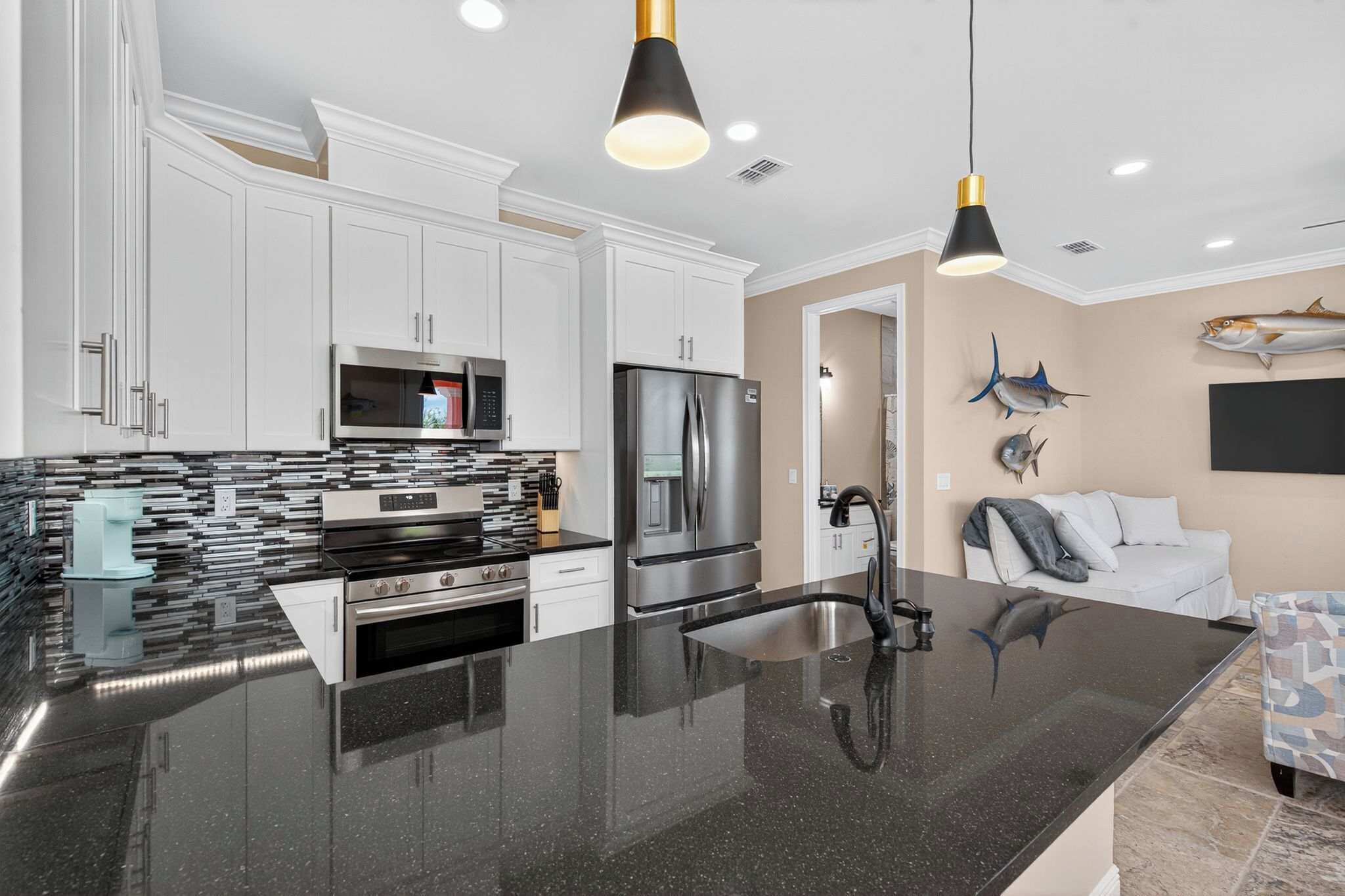 Kjøleskap, mikrobølgeovn, ovn og kokeplater