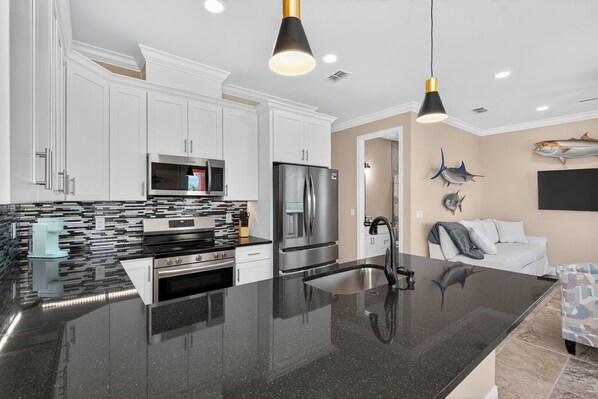 Refrigerador, microondas, horno y parrilla de estufa