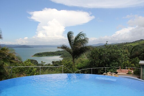 1B/1Den CONDO SUITE with BREATHTAKING LAKE VIEWS